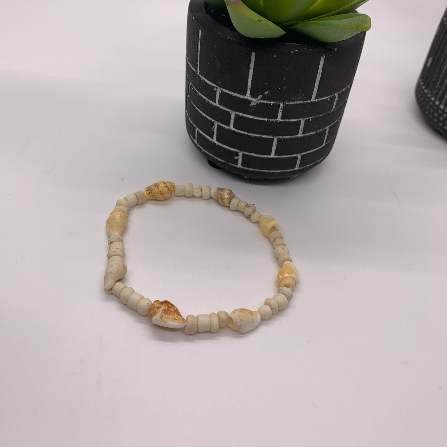 Shell Bracelet | Cream & Tan